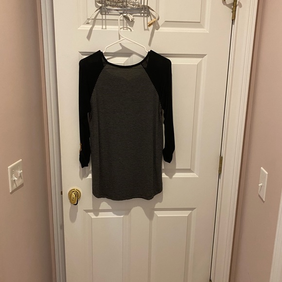 Staccato rolled tab knit top size small. - Picture 2 of 2